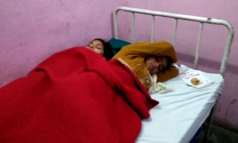 टीकाकरण लगने के बाद चार लड़कियों की बिगड़ी तबियत
