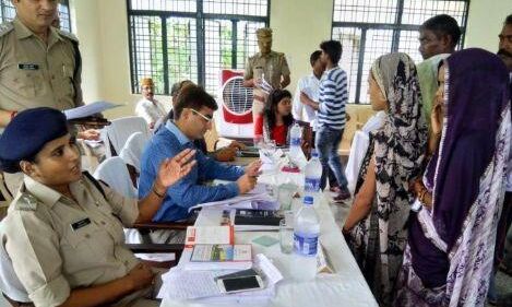 डीएम ने पकड़े फर्जी पत्रकार, सूचना अधिकारी ने लिखाया मुकदमा डीएम ने पकड़े फर्जी पत्रकार, सूचना अधिकारी ने लिखाया मुकदमा