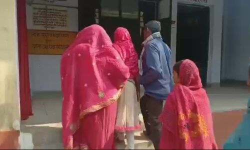 बेगूसराय : पांचवी कक्षा की छात्रा से सामूहिक दुष्कर्म, 24 घंटे तक बंधक बना किया गैंगरेप बेगूसराय : पांचवी कक्षा की छात्रा से सामूहिक दुष्कर्म, 24 घंटे तक बंधक बना किया गैंगरेप