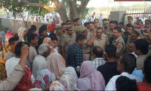 पशु तस्करों की मंशा पर ग्रामीणों ने फेरा पानी, एसएसपी ने किया दरोगा को लाइन हाजिर पशु तस्करों की मंशा पर ग्रामीणों ने फेरा पानी, एसएसपी ने किया दरोगा को लाइन हाजिर