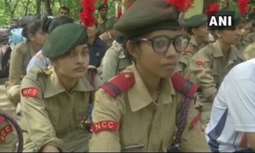 भोपाल में एनसीसी कैडेट्स ने किया विरोध प्रदर्शन भोपाल में एनसीसी कैडेट्स ने किया विरोध प्रदर्शन