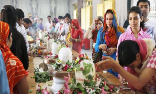 सावन के शुरुआत में ही लगा चंद्र ग्रहण सावन के शुरुआत में ही लगा चंद्र ग्रहण