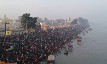 कार्तिक पूर्णिमा स्नान पर हजारो श्रद्धालुओं ने पावन सरयू नदी में लगाई डुबकी