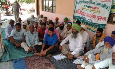 बिजनौर : 12 दिन से अनिश्चित कालीन धरने पर बैठे हैं किसान, 22  किसानो की अचानक बिगड़ी तबियत