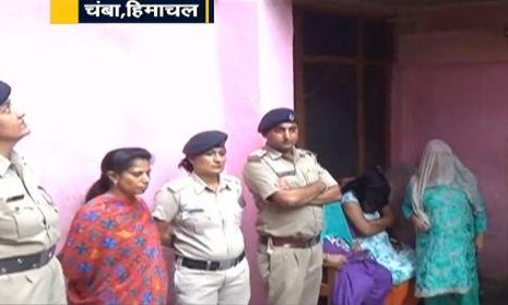 कॉलेज के बगल में चला रही थी सेक्स रैकेट, सास-बहू समेत कई लड़कियां गिरफ्तार?