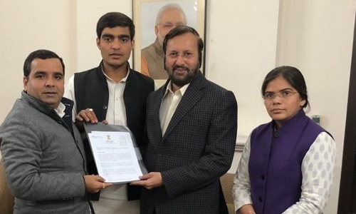 सपा सांसद धर्मेंद्र यादव ने HRD मंत्री से की कुलपति की शिकायत! सपा सांसद धर्मेंद्र यादव ने HRD मंत्री से की कुलपति की शिकायत!