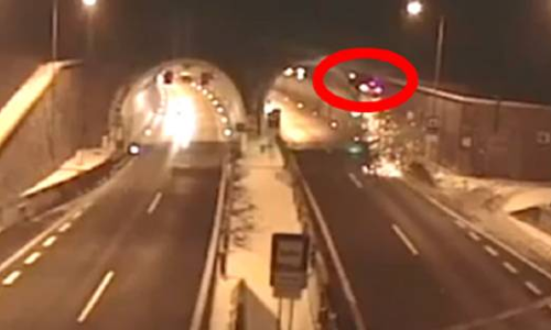 ड्राइवर को आई नींद तो हवा में 20 फीट तक उड़ी BMW, देखिए- होश उड़ाने वाला VIDEO ड्राइवर को आई नींद तो हवा में 20 फीट तक उड़ी BMW, देखिए- होश उड़ाने वाला VIDEO