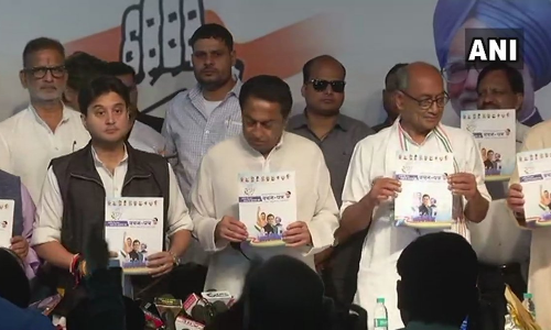 कांग्रेस का वचनपत्र जारी, सरकार बनी तो बेरोजगारों को 10 हजार रुपये और बेघरों को मिलेंगे 2.5 लाख कांग्रेस का वचनपत्र जारी, सरकार बनी तो बेरोजगारों को 10 हजार रुपये और बेघरों को मिलेंगे 2.5 लाख