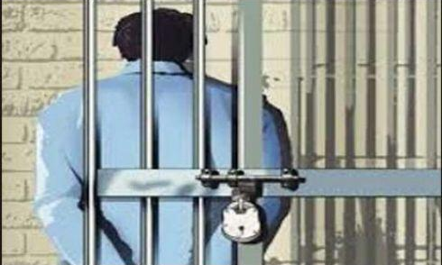 लिफ्ट में अकेला पाकर महिलाओं को दिखाता था प्राइवेट पार्ट, हुआ गिरफ्तार! लिफ्ट में अकेला पाकर महिलाओं को दिखाता था प्राइवेट पार्ट, हुआ गिरफ्तार!