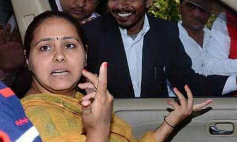 तेजस्वी और तेजप्रताप को लेकर मीसा भारती ने दिया बड़ा बयान, फिर देनी पड़ी सफाई! तेजस्वी और तेजप्रताप को लेकर मीसा भारती ने दिया बड़ा बयान, फिर देनी पड़ी सफाई!