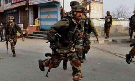 जम्मू-कश्मीर : शोपियां में पुलिस स्टेशन पर आतंकियों ने फेंका ग्रेनेड, 1 जवान शहीद जम्मू-कश्मीर : शोपियां में पुलिस स्टेशन पर आतंकियों ने फेंका ग्रेनेड, 1 जवान शहीद