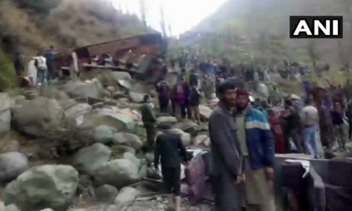 जम्मू-कश्मीर में बड़ा हादसा: पुंछ मे बस खाई मे गिरी 11 लोगों की मौत, राहत बचाव कार्य जारी जम्मू-कश्मीर में बड़ा हादसा: पुंछ मे बस खाई मे गिरी 11 लोगों की मौत, राहत बचाव कार्य जारी