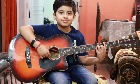 बहुआयामी प्रतिभा का धनी बच्चा है 8 साल का दक्ष साहनी