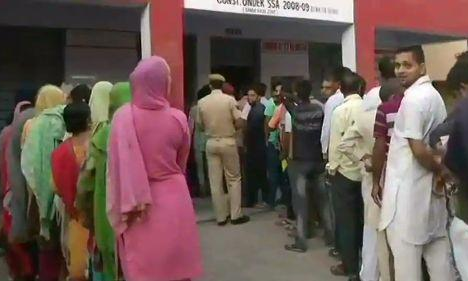 J&K निकाय चुनाव LIVE: मतदान में नहीं दिख रहा उत्साह, कई जिलो में 10% भी नहीं हुई वोटिंग J&K निकाय चुनाव LIVE: मतदान में नहीं दिख रहा उत्साह, कई जिलो में 10% भी नहीं हुई वोटिंग