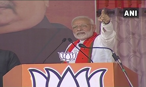 पीएम मोदी बोले, नोटबंदी की वजह से जमानत पर घूम रहे हैं सोनिया-राहुल