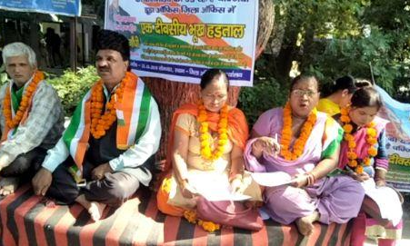 PM आवास योजना के नाम पर हो रही वसूली, गरीबों को नहीं मिल रहा PM आवास योजना का लाभ