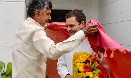 महागठबंधन के साथ आए नायडू, राहुल बोले- बीजेपी को हराने के लिए आए साथ महागठबंधन के साथ आए नायडू, राहुल बोले- बीजेपी को हराने के लिए आए साथ