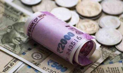 पहली बार डॉलर का भाव हुआ 72 रुपए के पार, इन चीजों के महंगा होने की बढ़ी आशंका पहली बार डॉलर का भाव हुआ 72 रुपए के पार, इन चीजों के महंगा होने की बढ़ी आशंका