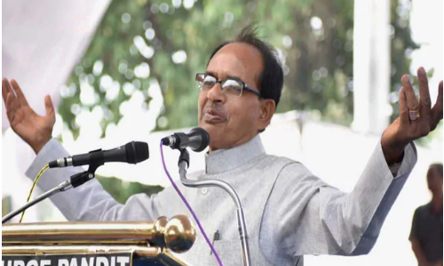 बुरे फंसे शिवराज: कमल के नए नाथ या मध्यावधि चुनाव का साथ... बुरे फंसे शिवराज: कमल के नए नाथ या मध्यावधि चुनाव का साथ...