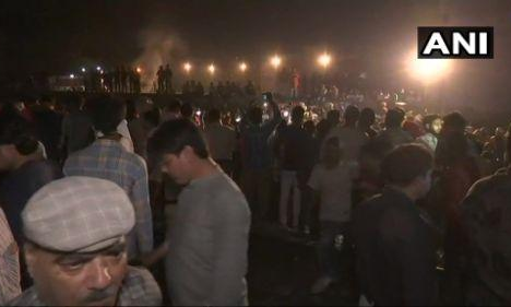 अमृतसर में बड़ा ट्रेन हादसा : रावण दहन देख रहे लोगों पर चढ़ी ट्रेन, 50 लोगों की मौत की आशंका