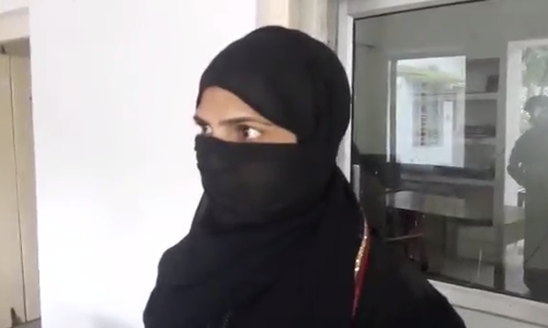 मुरादाबाद में तालिबानी सजा, पति ने अवैध संबंधों के शक पत्नी को किया गंजा!