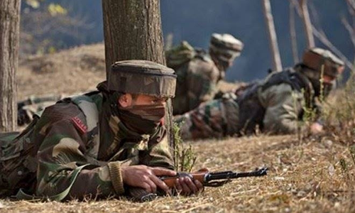 J&K : पुलवामा में सुरक्षाबलों-आतंकवादियों के बीच मुठभेड़, जवानों ने दो आतंकियों को ढेर किया J&K : पुलवामा में सुरक्षाबलों-आतंकवादियों के बीच मुठभेड़, जवानों ने दो आतंकियों को ढेर किया