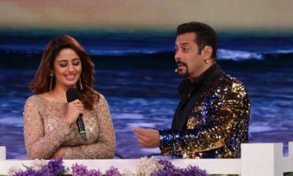 Bigg Boss 12 Live Update : सलमान खान की परफॉर्मेंस से बिग बॉस का हुआ आगाज