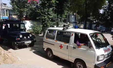 बिजनौर जिले में एम्बुलेंस के सहारे यूपी पुलिस की गाड़ियां!