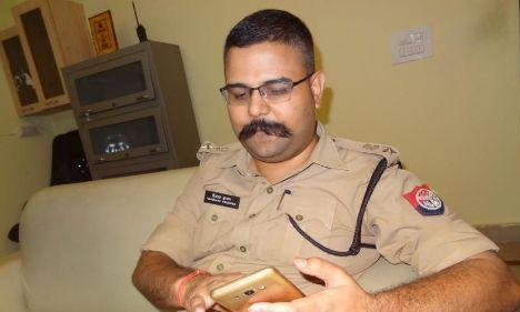 गाजियाबाद : जब कोई न सुने आपकी तब कृष्ण को लगाइए फोन