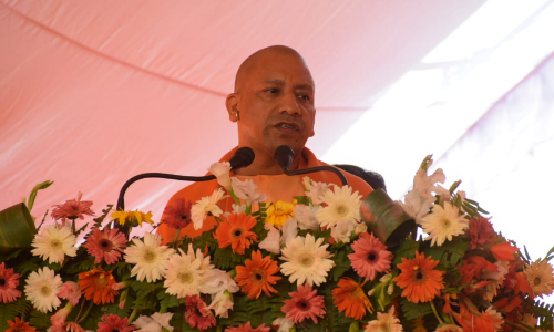 दूसरों की अच्छाई से प्रेरणा लेकर अपनी कमियों को सुधारते हुए कार्यों को मूर्तरूप देने में सहयोगी बनना ही महानता का लक्षण है: CM योगी दूसरों की अच्छाई से प्रेरणा लेकर अपनी कमियों को सुधारते हुए कार्यों को मूर्तरूप देने में सहयोगी बनना ही महानता का लक्षण है: CM योगी