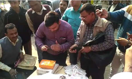 चैंकिग के दौरान 50 लाख के सोने के जेवर पकड़े, बड़ी संख्या में ज्वैलरी मौजूद!