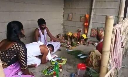 किसिंग बाबा को पुलिस ने किया गिरफ्तार किसिंग बाबा को पुलिस ने किया गिरफ्तार