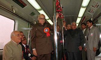 दिल्ली मेट्रो में सफर करने वाले पहले व्यक्ति थे अटल जी दिल्ली मेट्रो में सफर करने वाले पहले व्यक्ति थे अटल जी