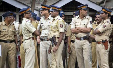 इलाहाबाद में एक ही परिवार के 5 लोगों के शव मिले , फ्रिज और अलमारी में बंद पाए गए शव इलाहाबाद में एक ही परिवार के 5 लोगों के शव मिले , फ्रिज और अलमारी में बंद पाए गए शव