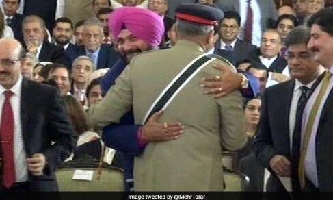 नवजोत सिंह सिद्धू के सिर पर बजरंग दल ने रखा 5 लाख का इनाम, नवजोत सिंह सिद्धू के सिर पर बजरंग दल ने रखा 5 लाख का इनाम,