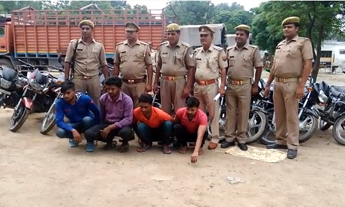 चोरी की 12 मोटरसाइकिल के साथ 4 चोर गिरफ्तार चोरी की 12 मोटरसाइकिल के साथ 4 चोर गिरफ्तार