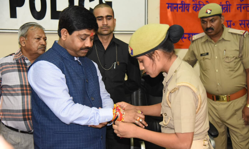 शक्ति का रूप हैं महिला पुलिसकर्मी: - नन्दी मंत्री स्टांप शक्ति का रूप हैं महिला पुलिसकर्मी: - नन्दी मंत्री स्टांप