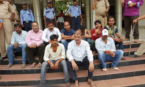 मोती लाल इंजीनियरिंग कालेज में चल रहा था जुआ, पुलिस ने 10 लोगों को किया गिरफ्तार मोती लाल इंजीनियरिंग कालेज में चल रहा था जुआ, पुलिस ने 10 लोगों को किया गिरफ्तार