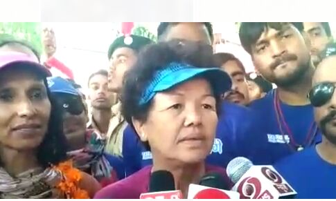 बिजनौर पहुंची भारत की पहली एवरेस्ट विजेता महिला पर्वतारोही पद्मश्री बछेंद्री पाल गंगा स्वच्छता का संदेश लेकर