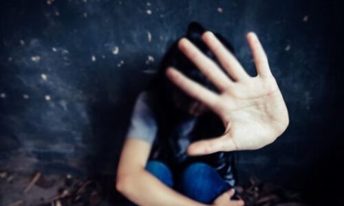 बिहार में एक प्रेमी जोड़े की मनचलों ने सरेआम की पिटाई, वीडियो वायरल