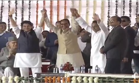 मध्यप्रदेश LIVE : मध्य प्रदेश के 18वें मुख्यमंत्री बने कमलनाथ मध्यप्रदेश LIVE : मध्य प्रदेश के 18वें मुख्यमंत्री बने कमलनाथ