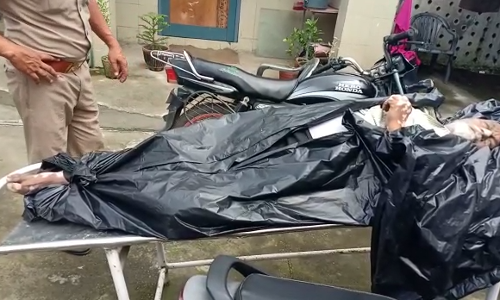 गौरखपूर देहरादून एक्सप्रेस ट्रेन में मिला एक बुजुर्ग व्यक्ति का शव, मचा हडकंप गौरखपूर देहरादून एक्सप्रेस ट्रेन में मिला एक बुजुर्ग व्यक्ति का शव, मचा हडकंप