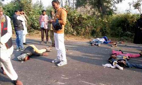 बिजनौर में रोडवेज बस से कुचलकर तीन सगे भाईयों की मौत, मचा कोहराम, तस्वीरें देख कांप उठेंगे आप