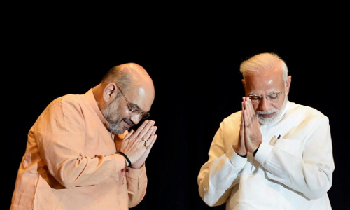 रुपया गिरा जमीन पर पर पीएम की लोकप्रियता और डीजल पेट्रोल के दाम आसमान पर, जानोगे क्यों? रुपया गिरा जमीन पर पर पीएम की लोकप्रियता और डीजल पेट्रोल के दाम आसमान पर, जानोगे क्यों?