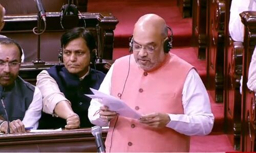 राज्य सभा में गृहमंत्री अमित शाह ने राष्ट्रपति शासन बढ़ाने प्रस्ताव किया पेश, सपा ने किया समर्थन राज्य सभा में गृहमंत्री अमित शाह ने राष्ट्रपति शासन बढ़ाने प्रस्ताव किया पेश, सपा ने किया समर्थन