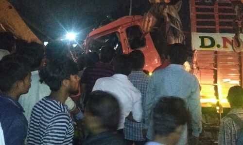 गाजियाबाद पुलिस ने बचाई ट्रक में फंसे कंडक्टर ड्राइवर की जान