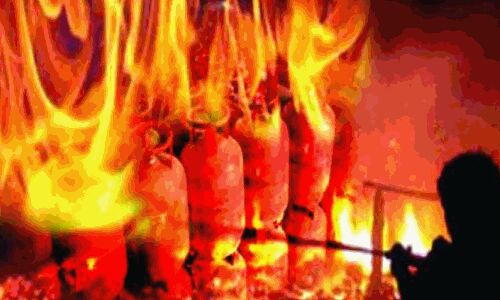 बुलन्दशहर के सिकन्द्राबाद औधोगिक क्षेत्र स्तिथ महावीर ट्रांसमिशन कंपनी में सिलेंडर फटने से धमाका, आधा दर्जन मजदूर घायल