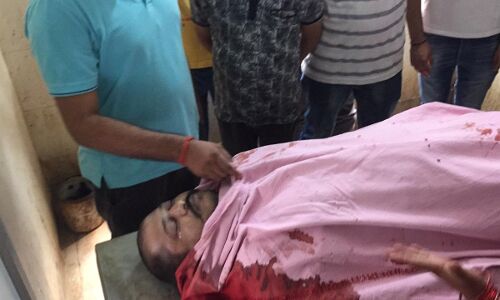 बर्थडे पार्टी में इनामी छात्रनेता की गोली मारकर हत्या, परिजनों का रो रोकर बुरा हाल बर्थडे पार्टी में इनामी छात्रनेता की गोली मारकर हत्या, परिजनों का रो रोकर बुरा हाल