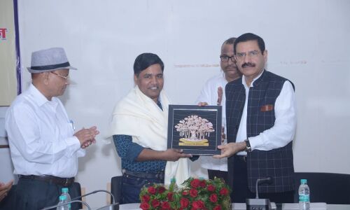 कई विश्वविद्यालयों के कुलपति, कई IIT और IIM के डायरेक्टर प्रोफेसरों ने इन फर्जी जर्नल्स में अपने आर्टिकल्स छपवाए! कई विश्वविद्यालयों के कुलपति, कई IIT और IIM के डायरेक्टर प्रोफेसरों ने इन फर्जी जर्नल्स में अपने आर्टिकल्स छपवाए!