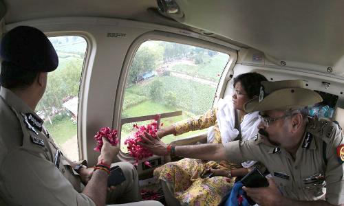 मेरठ ज़ोन में एडीजी जोन प्रशांत कुमार और कमिश्नर अनीता सी मेश्राम ने किया कांवड़ यात्रा का हवाई सर्वेक्षण